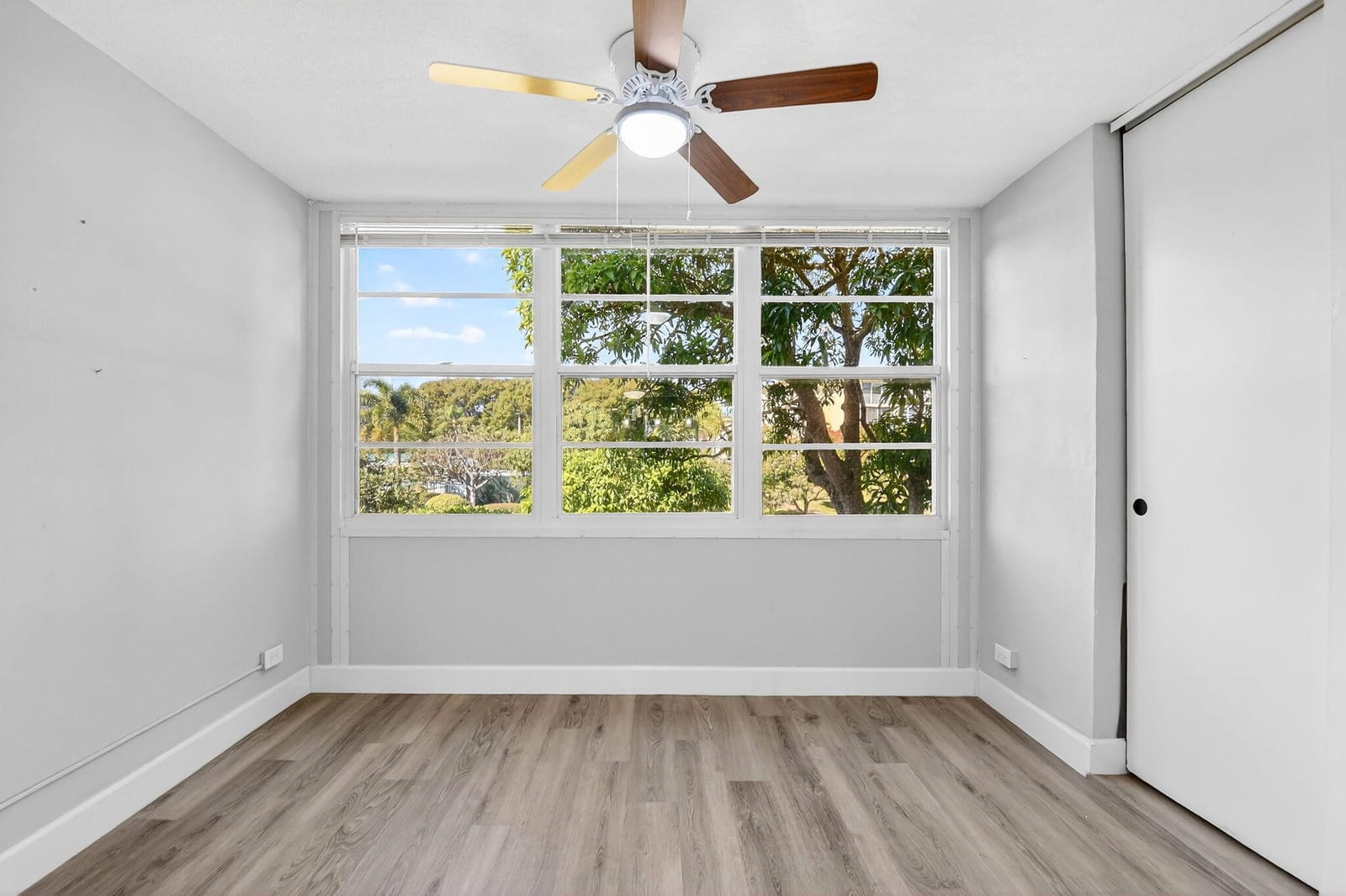 2515 NE 2nd Court 204 — photo 8