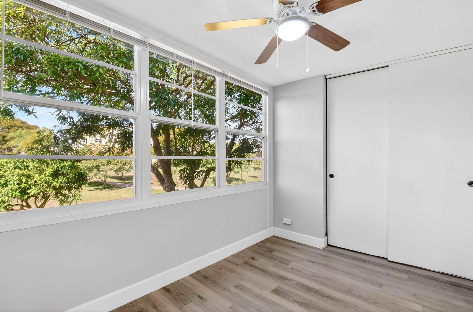 2515 NE 2nd Court 204 — photo 9
