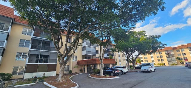 4156 Inverrary Drive 204, Manors Of Inverrary, Lauderhill, FL