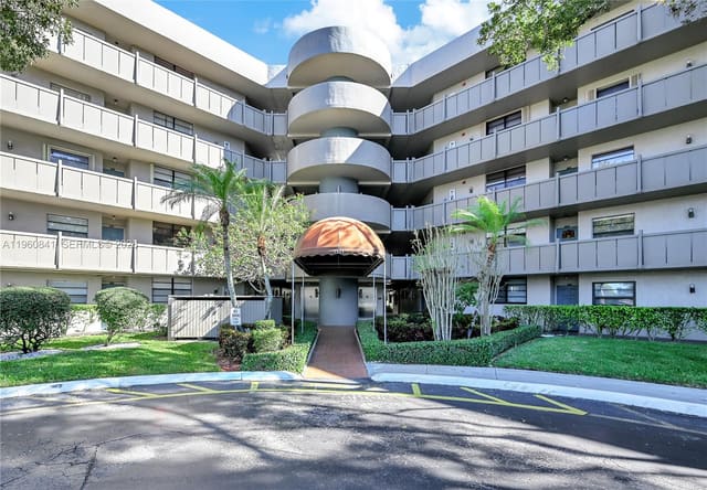 1101 Colony Point Circle 422, Pembroke Pines, FL 33026
