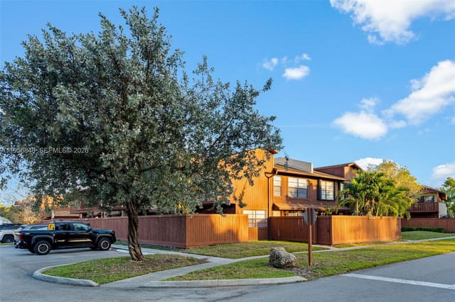 6554 SW 114th Place E74, sold in Snapper Village, Miami, FL