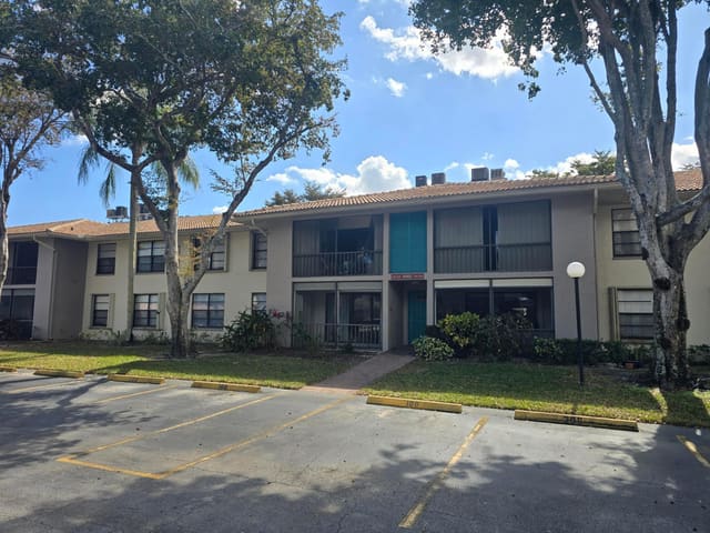 9960 Pineapple Tree Drive 208, sold in Bent Tree Gardens West, Boynton Beach, FL