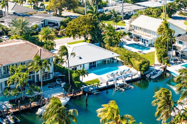 2809 NE 32nd Street, Lighthouse Point, FL 33064