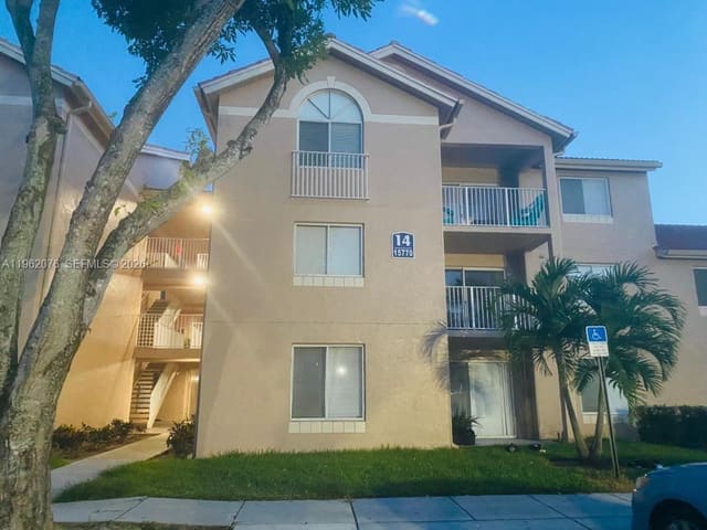 15770 SW 106th Terrace 205, sold in Royal Palm Place, Miami, FL