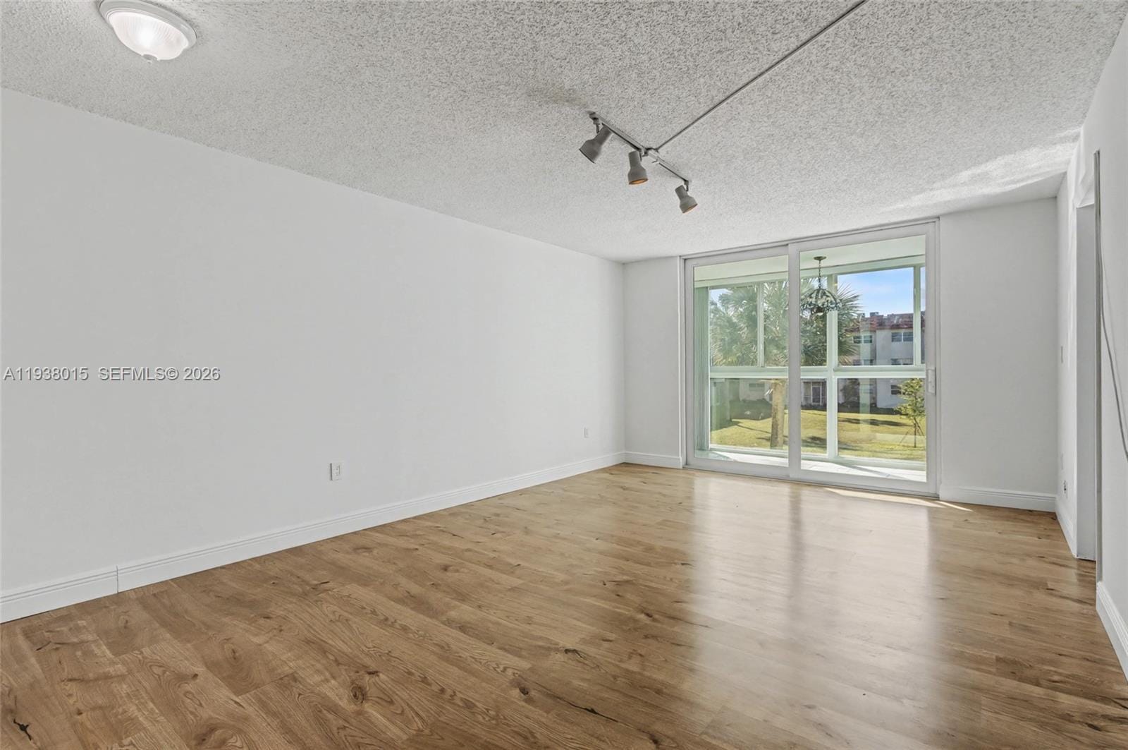 2831 Sunrise Lakes Drive E 204 — photo 4