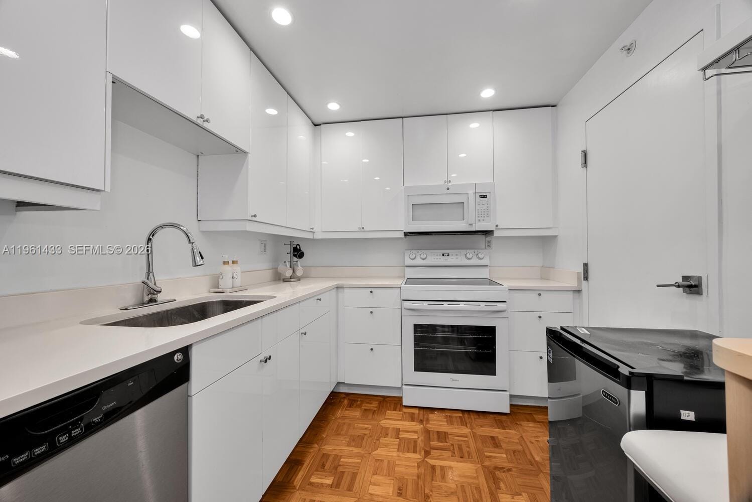 90 Edgewater Drive PH25 — photo 12