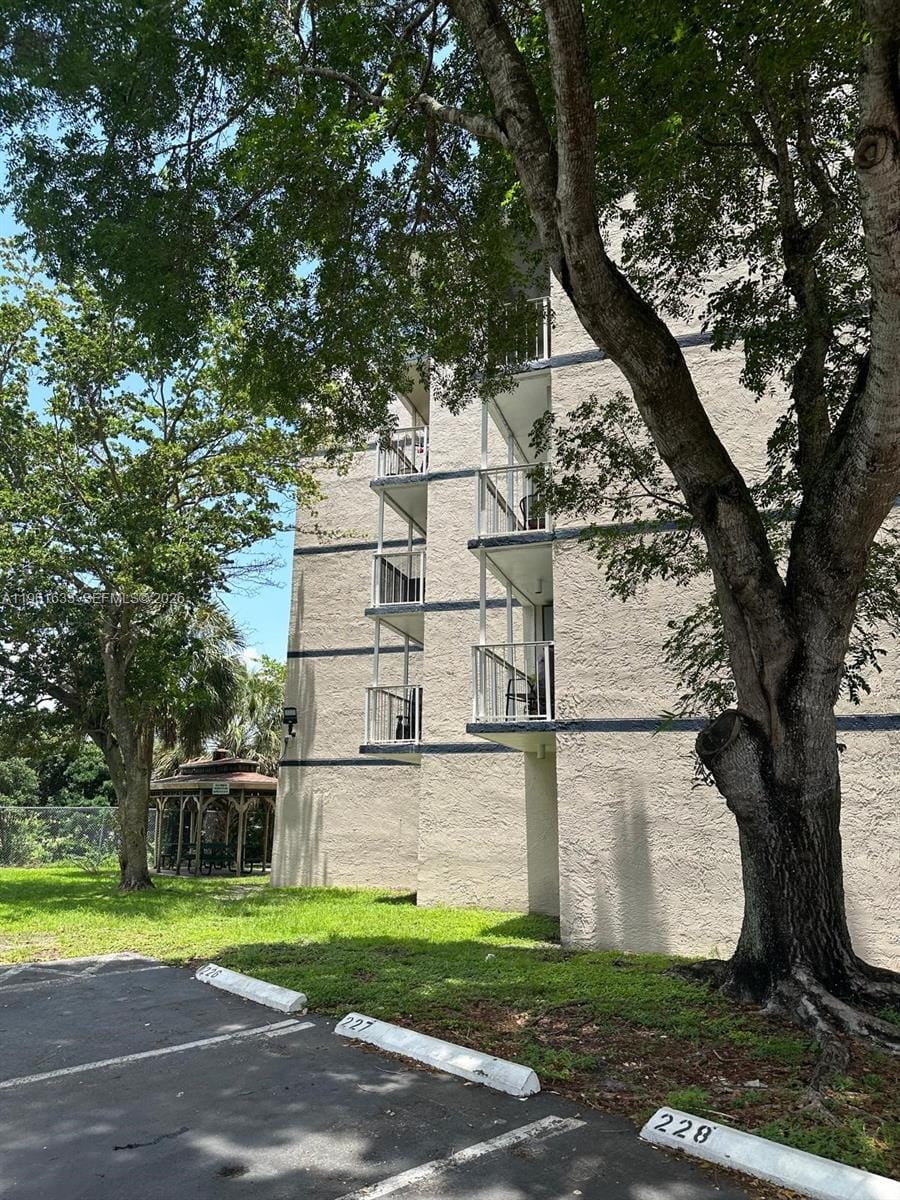 7075 NW 186th Street C104, Hialeah, FL 33015