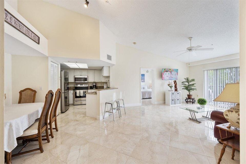 1100 Crestwood Court 1110 — photo 2