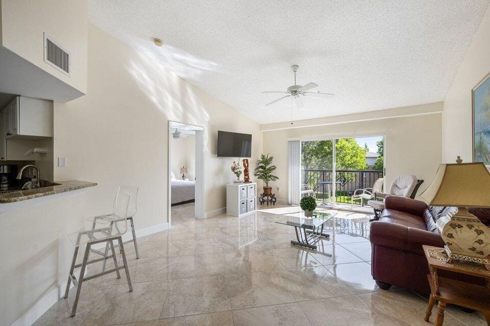 1100 Crestwood Court 1110 — photo 4