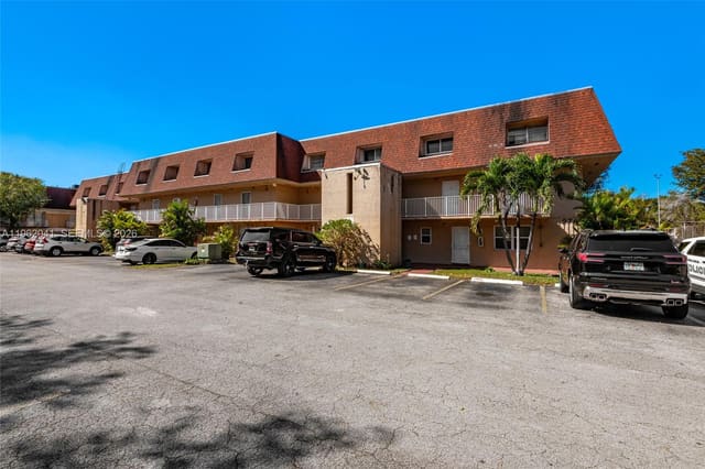 270 NW 107th Avenue 208, sold in Laguna Club East Condo, Miami, FL
