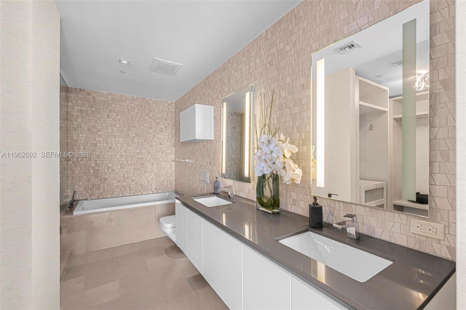 88 SW 7th Street 3806, Miami, FL 33130 photo 27