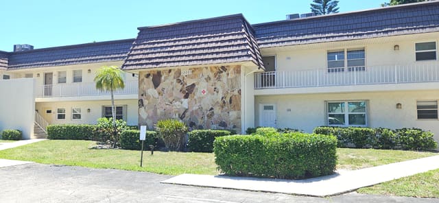 12003 Poinciana Boulevard 204, Royal Palm Beach, FL 33411