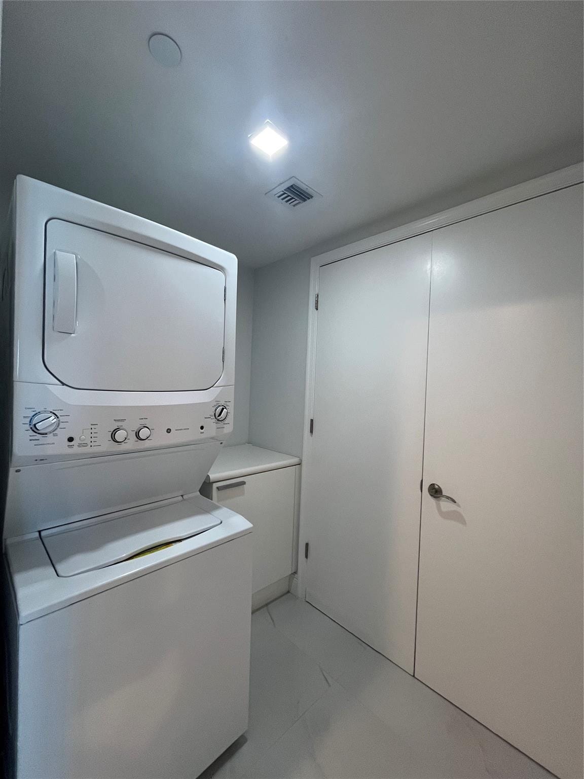 2650 Lake Shore Drive 803 — photo 5