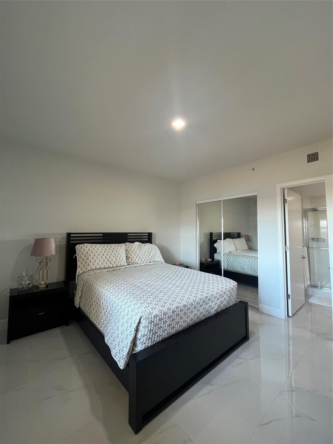 2650 Lake Shore Drive 803 — photo 3