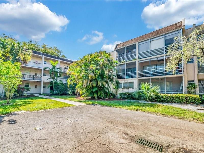 469 N Pine Island Road B305, Plantation, FL 33324, Plantation