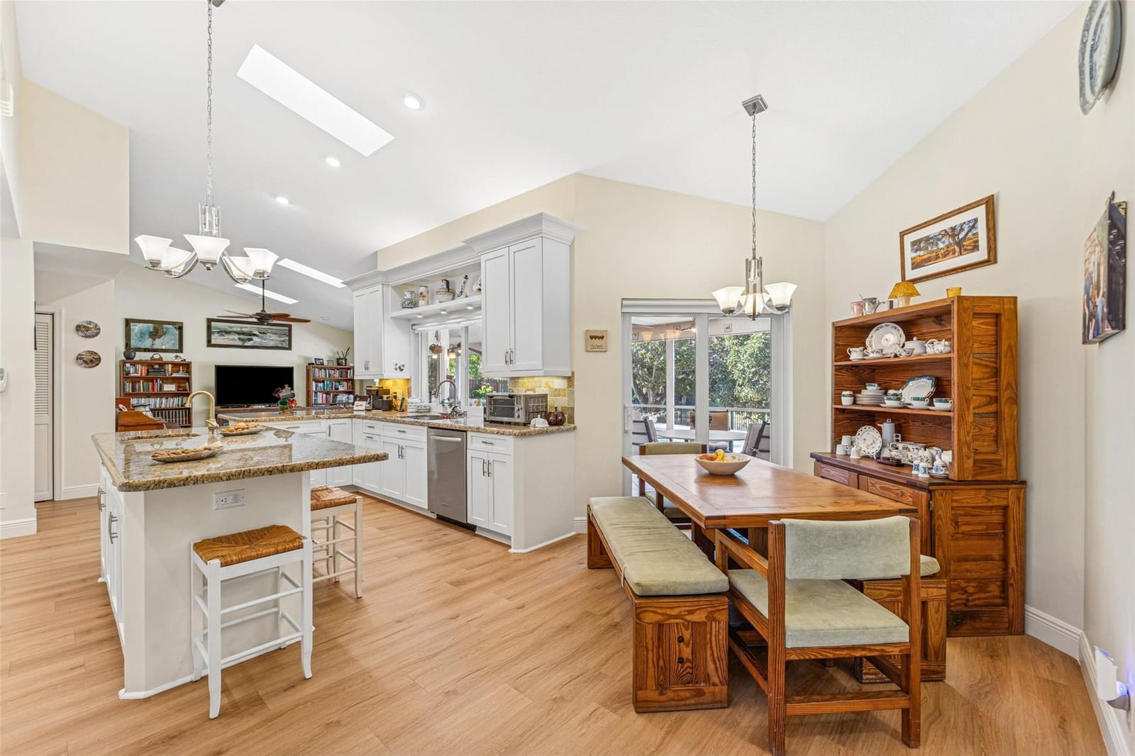 128 NW 110th Way — photo 8