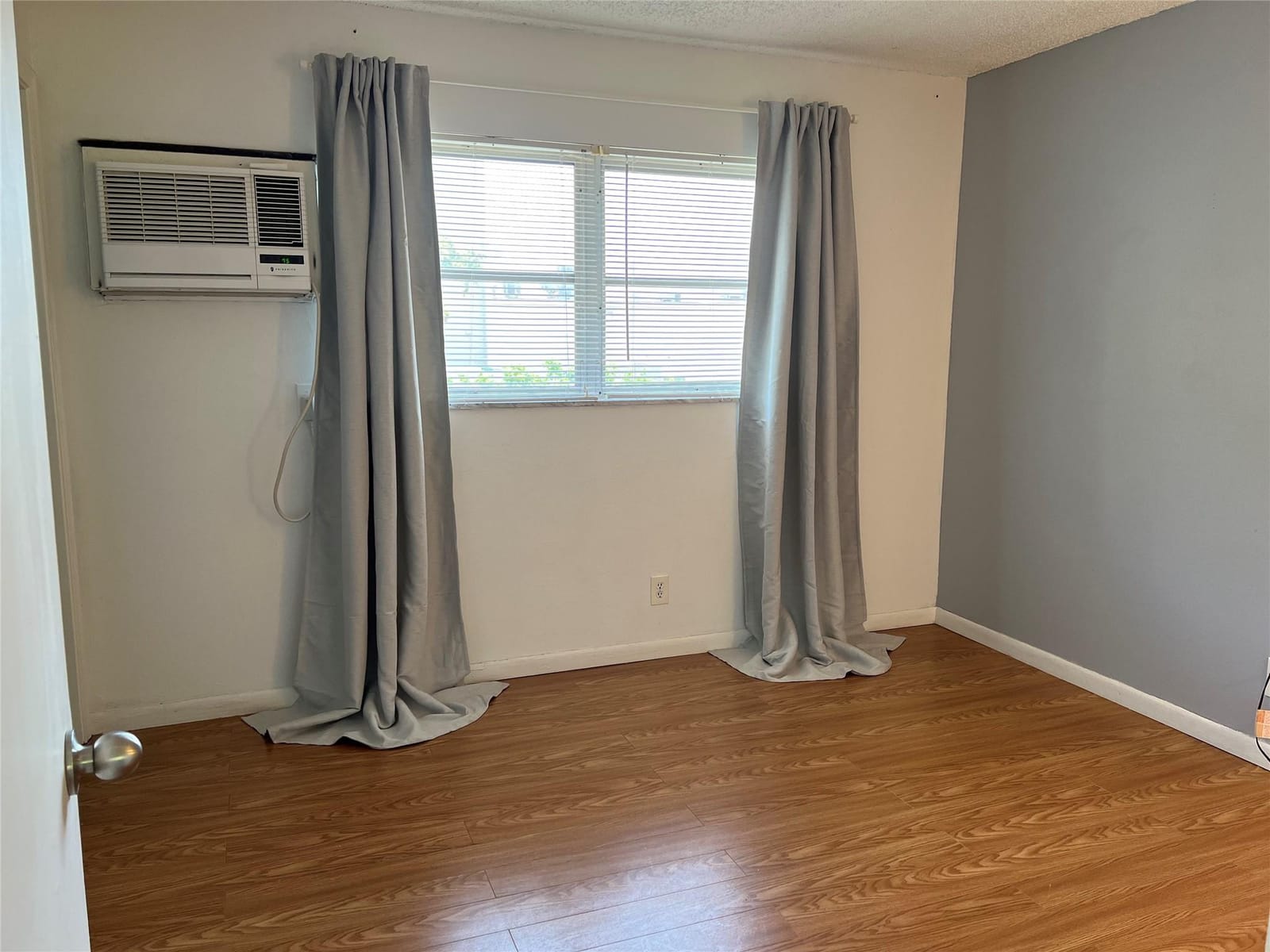 5168 NE 6th Avenue 429 — photo 11
