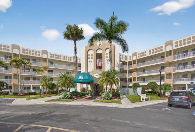 7763 Southampton Terrace 303, sold in Southampton, Palm Beach Gardens, FL