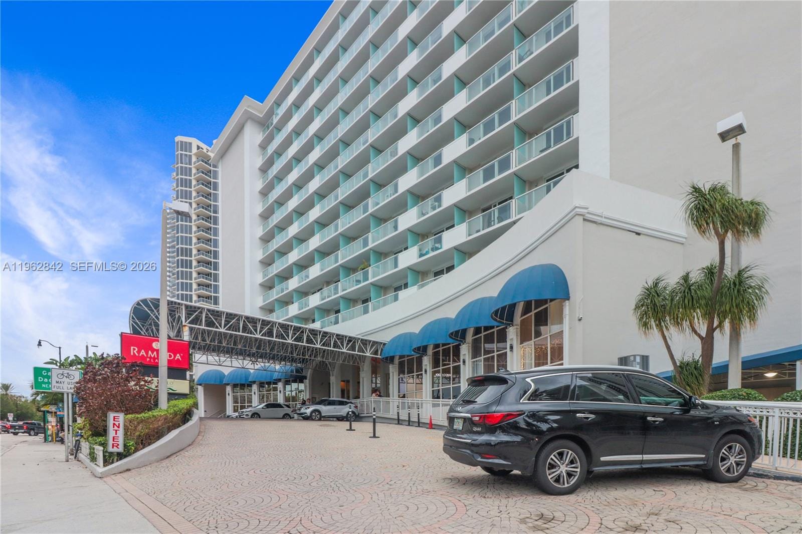 19201 Collins Avenue 439 — photo 2