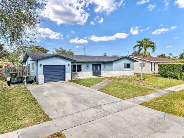 9501 NW 8th Street, sold in Pasadena Lakes South, Pembroke Pines, FL