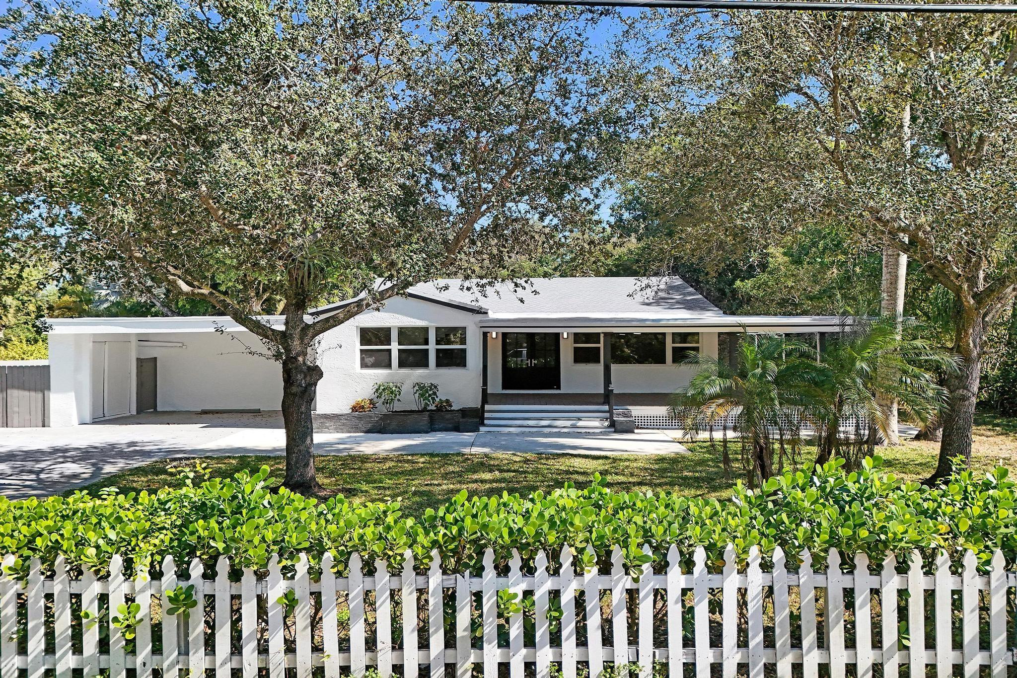216 Bayberry Drive — photo 2