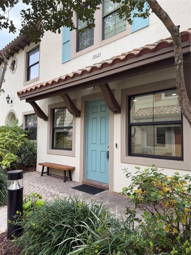 12621 NW 32nd Place, sold in Sawgrass Lakes, Sunrise, FL