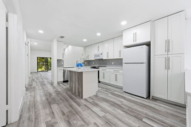 10188 Mangrove Drive 204, sold in Banyan Springs, Boynton Beach, FL