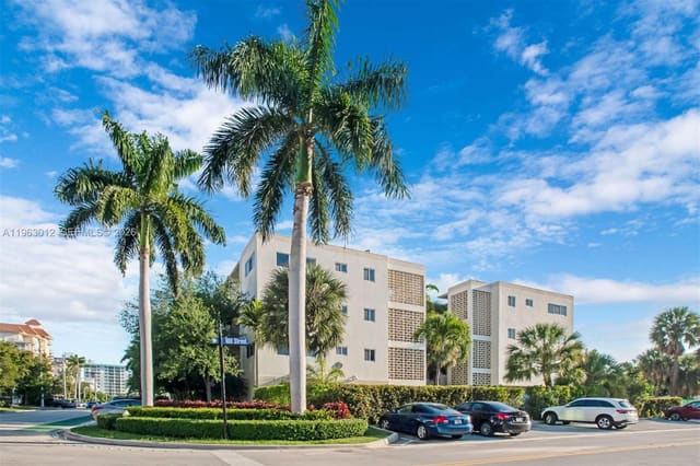 10001 W Bay Harbor Drive 208, Bay Harbor Islands, FL 33154