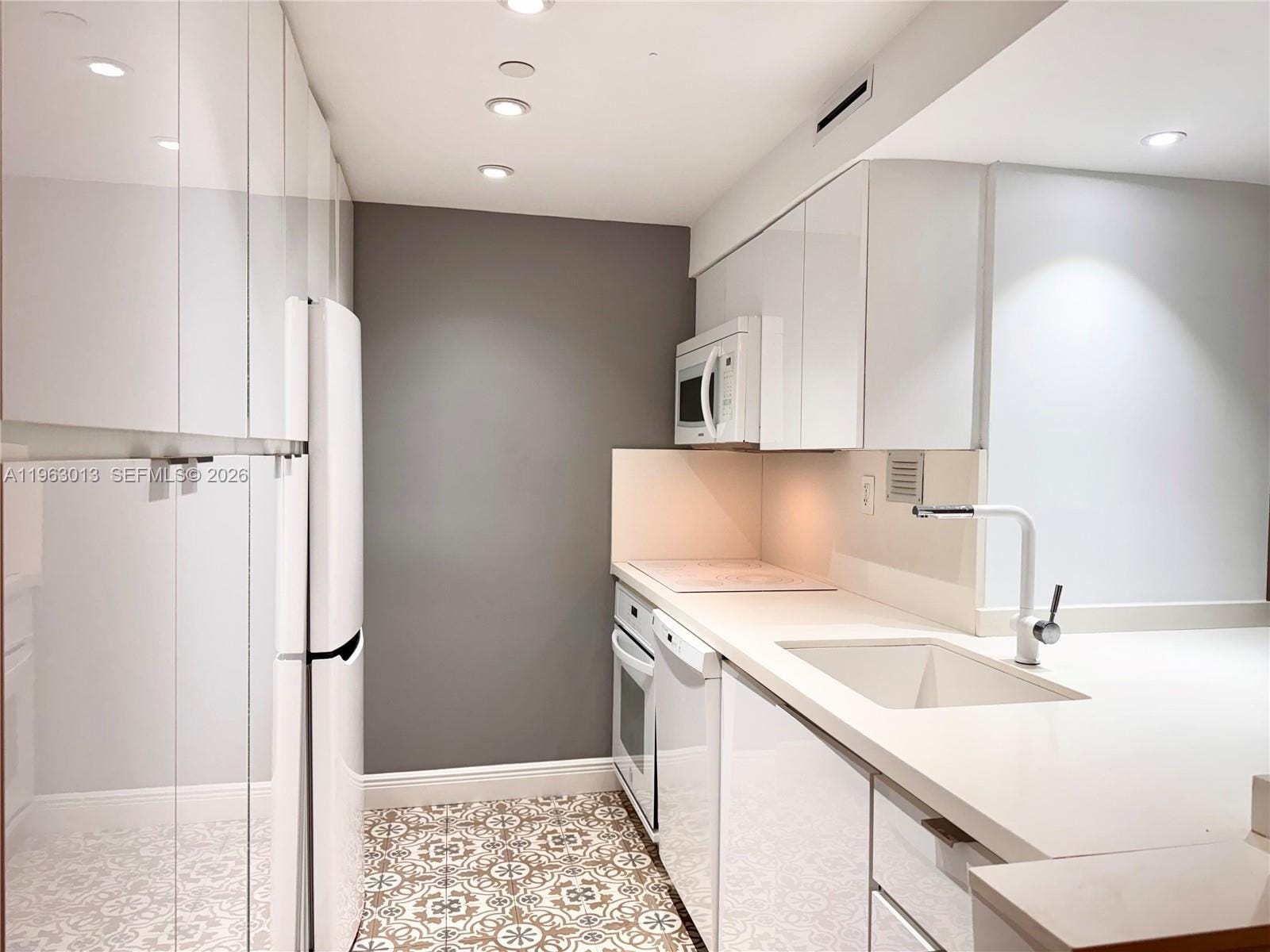 1200 West Avenue 1418, Miami Beach, FL 33139 photo 4