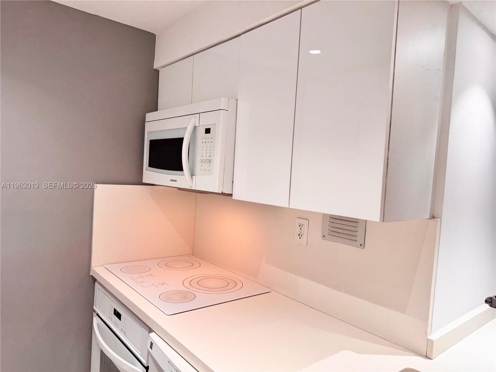 1200 West Avenue 1418, Miami Beach, FL 33139 photo 8