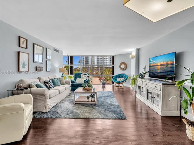 6423 Collins Avenue 409, sold in Mar Del Plata Condo, Miami Beach, FL