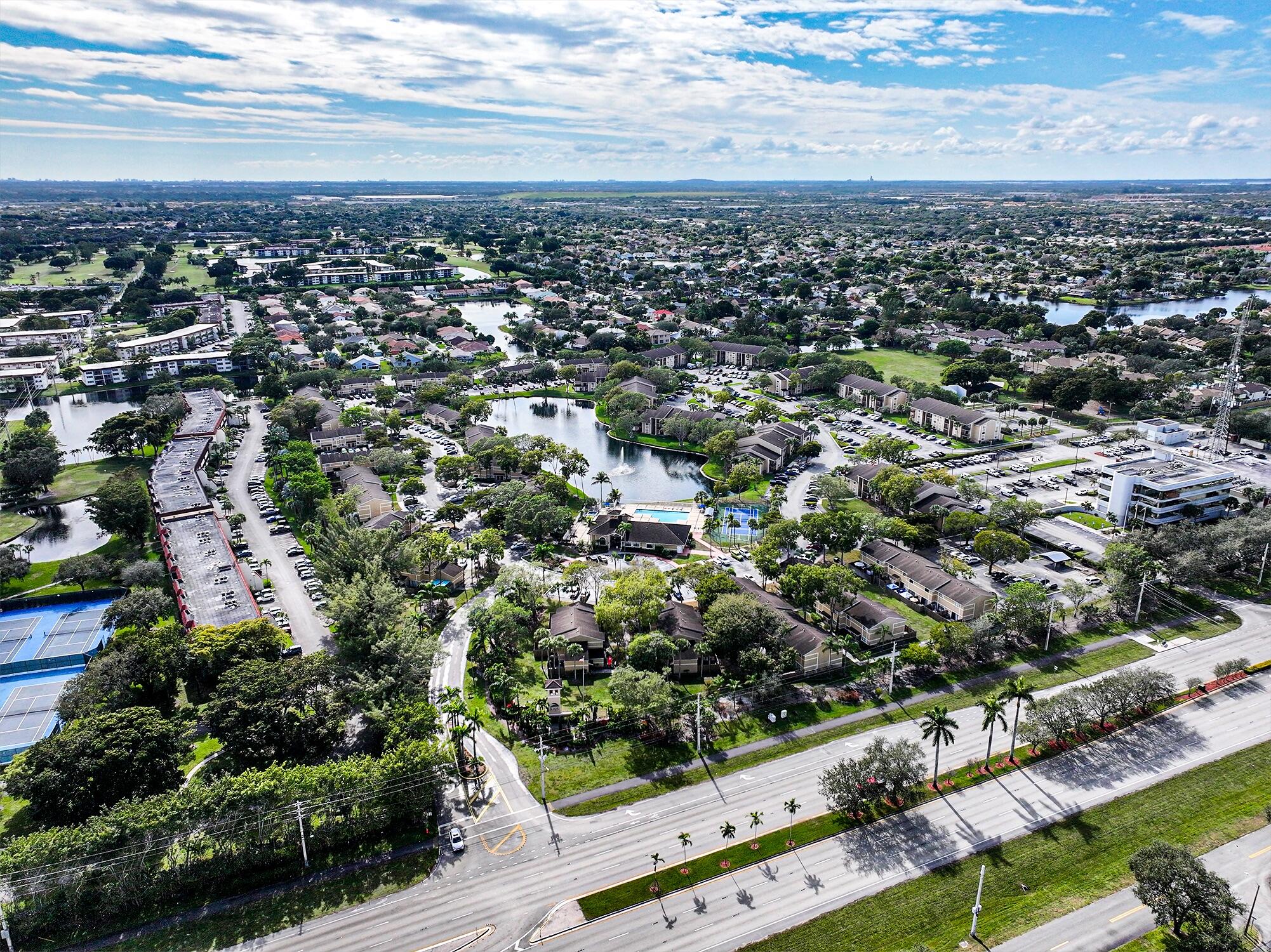 450 Palm Circle 106, Pembroke Pines, FL 33025 photo 2