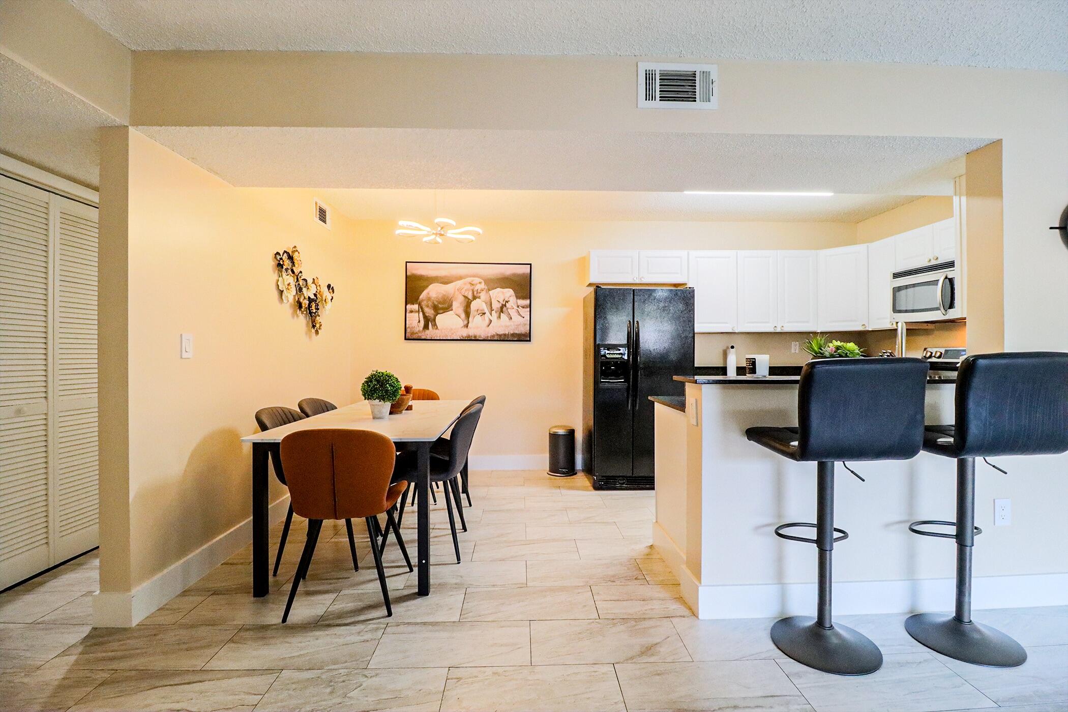 450 Palm Circle 106, Pembroke Pines, FL 33025 photo 14