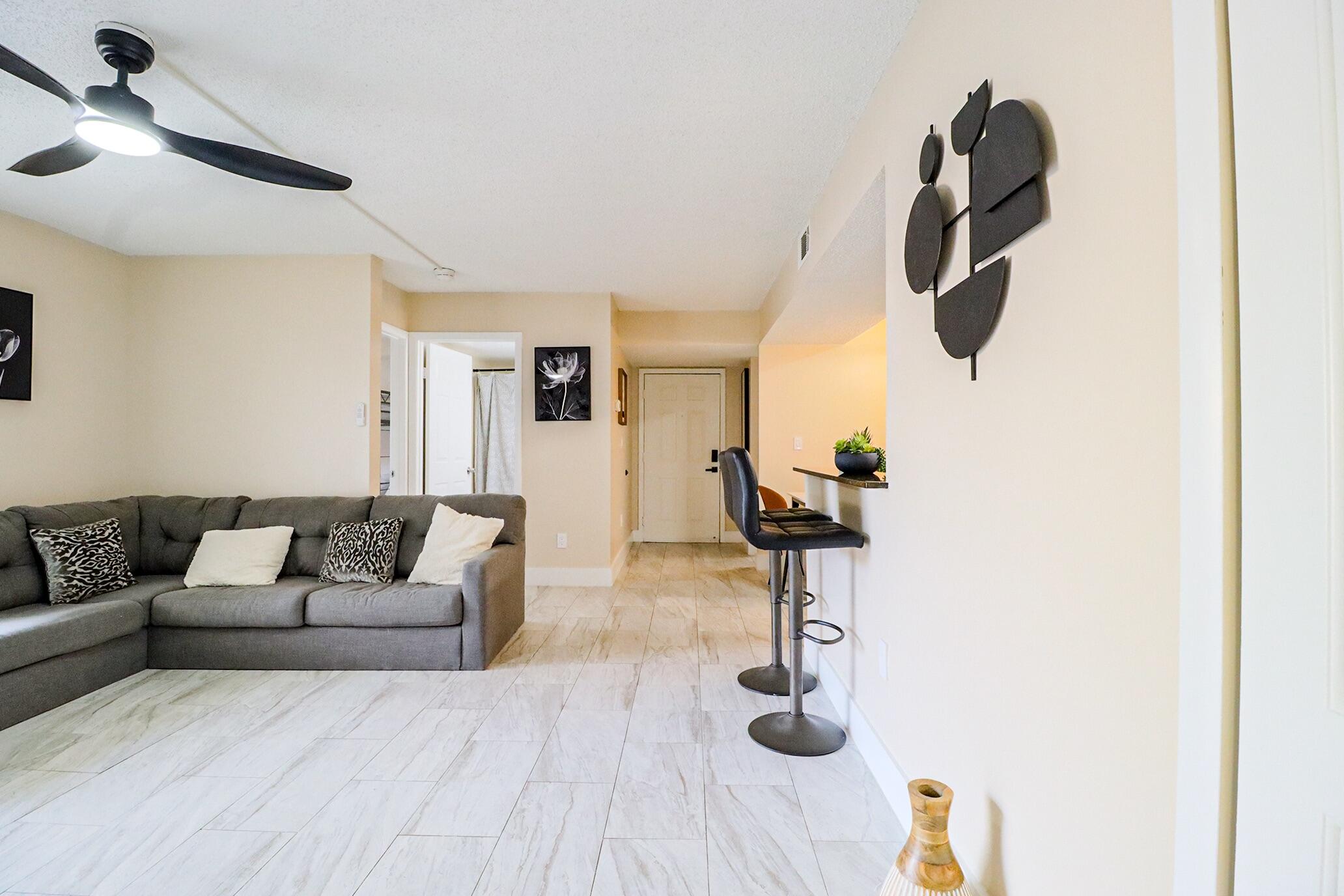 450 Palm Circle 106, Pembroke Pines, FL 33025 photo 15