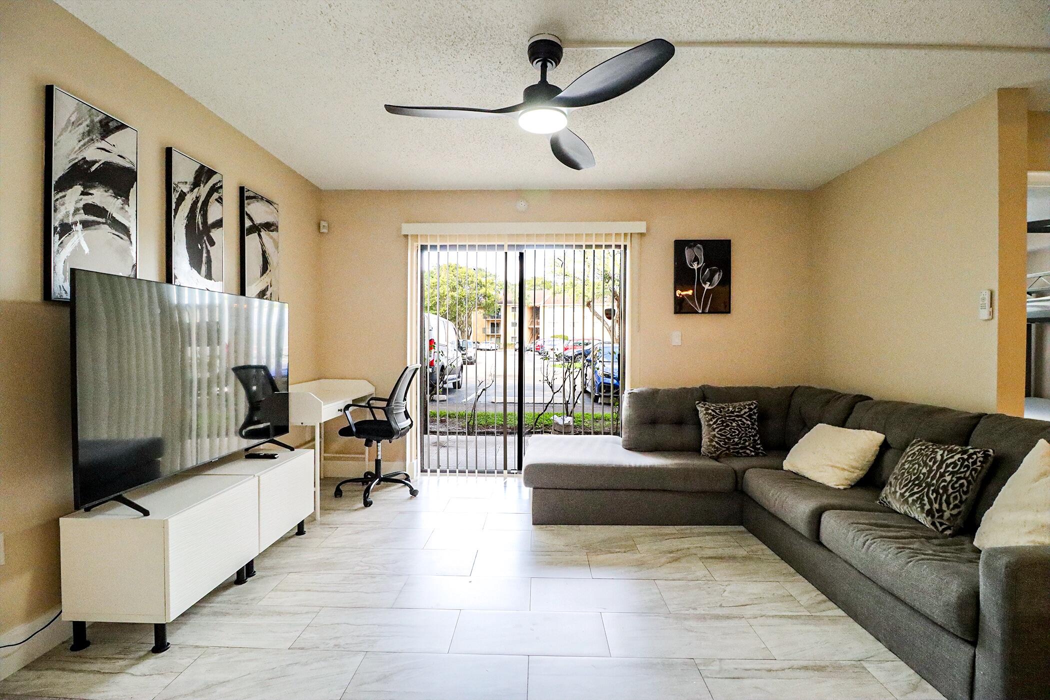 450 Palm Circle 106, Pembroke Pines, FL 33025 photo 17