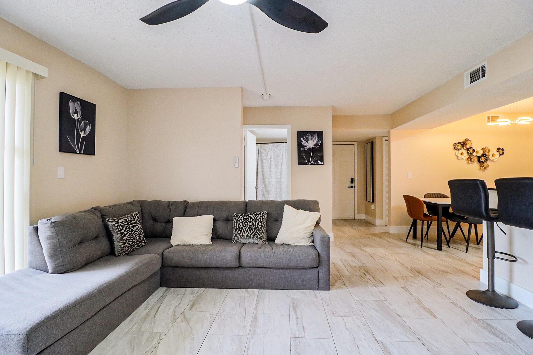 450 Palm Circle 106, Pembroke Pines, FL 33025 photo 20