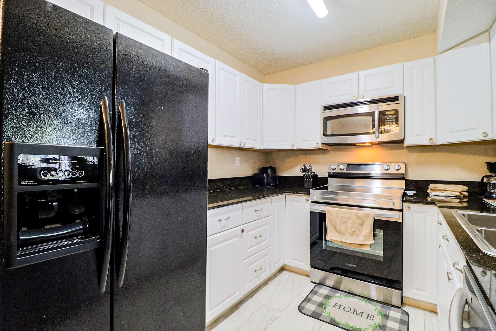 450 Palm Circle 106, Pembroke Pines, FL 33025 photo 22