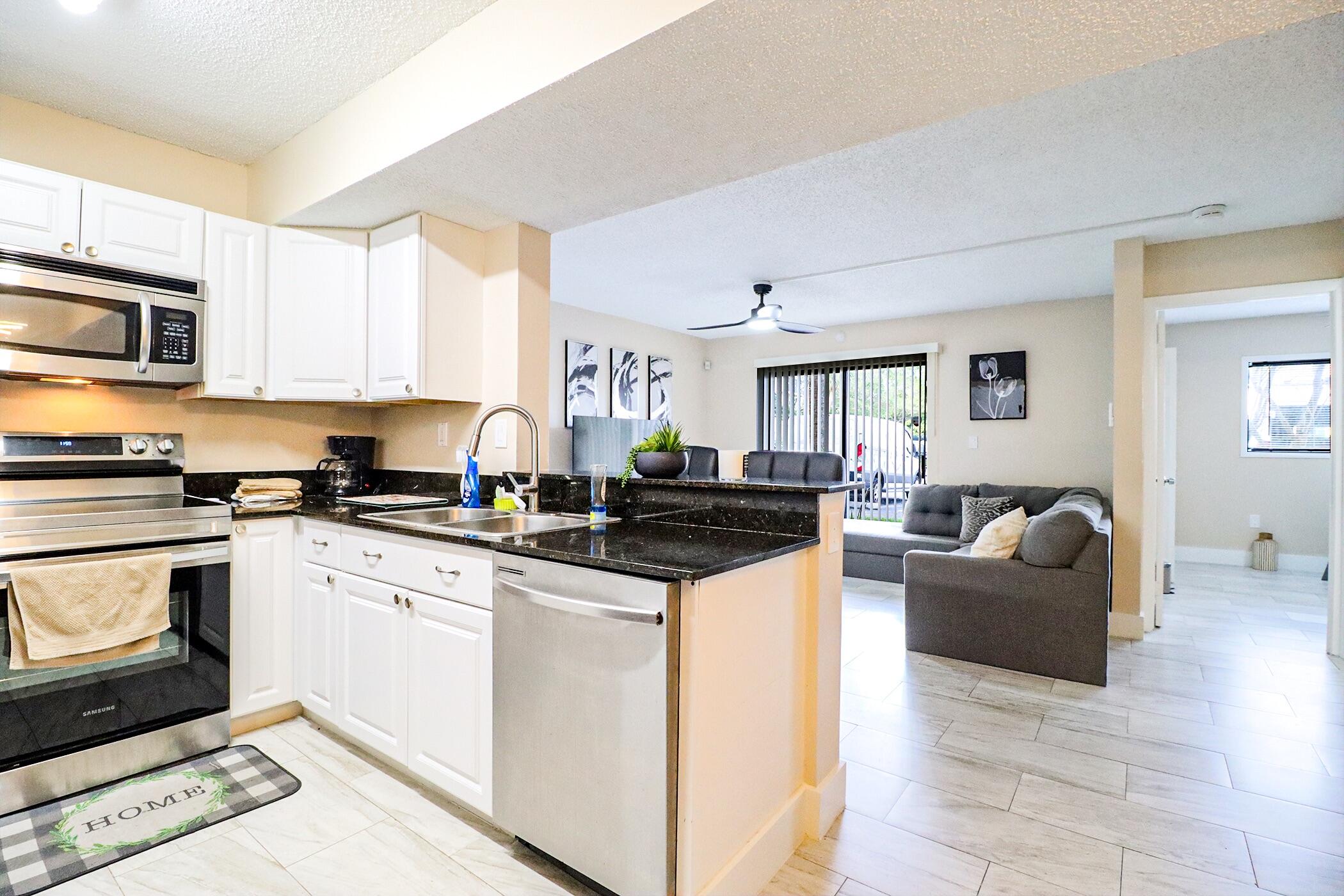 450 Palm Circle 106, Pembroke Pines, FL 33025 photo 23