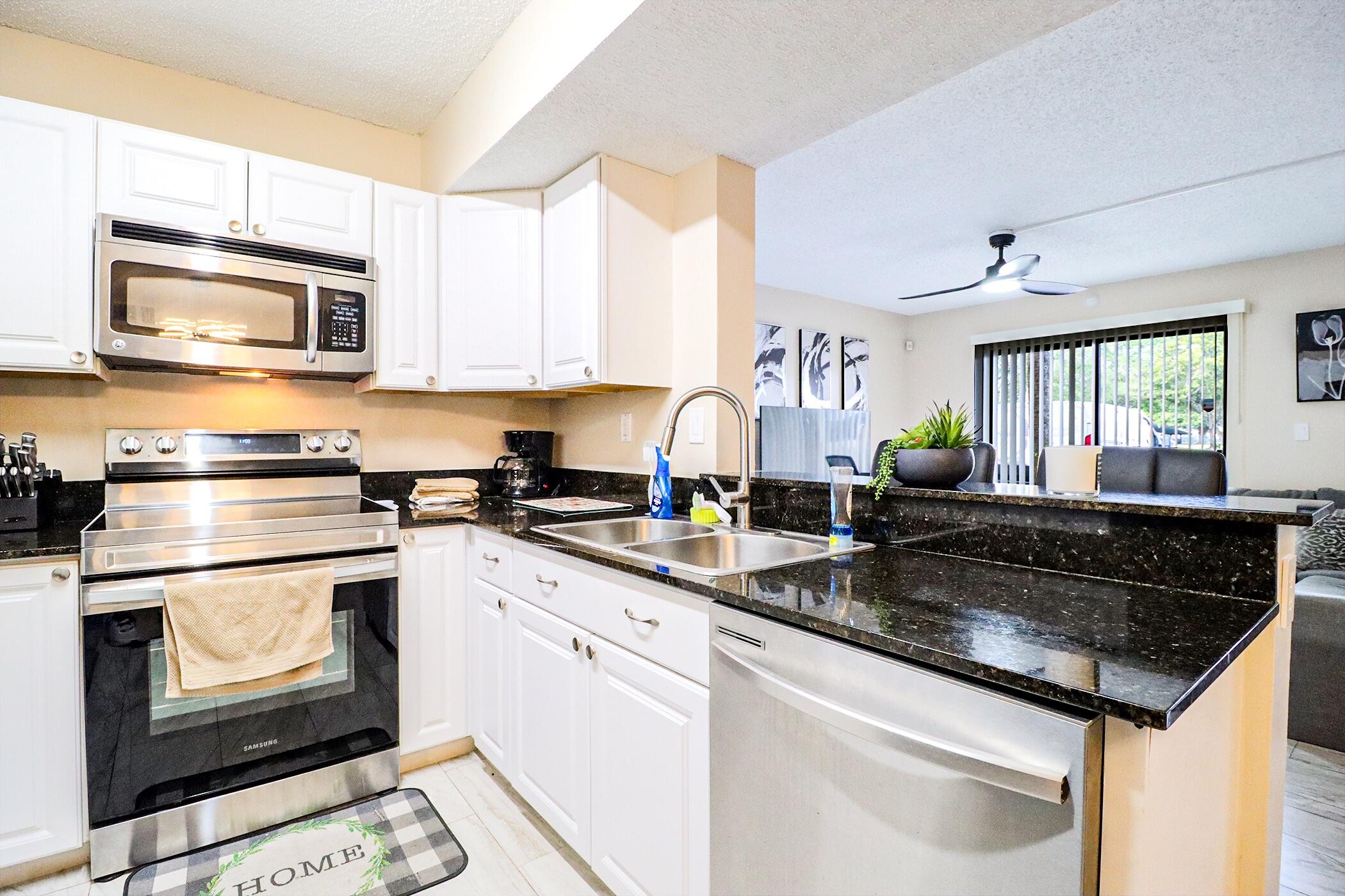 450 Palm Circle 106, Pembroke Pines, FL 33025 photo 24