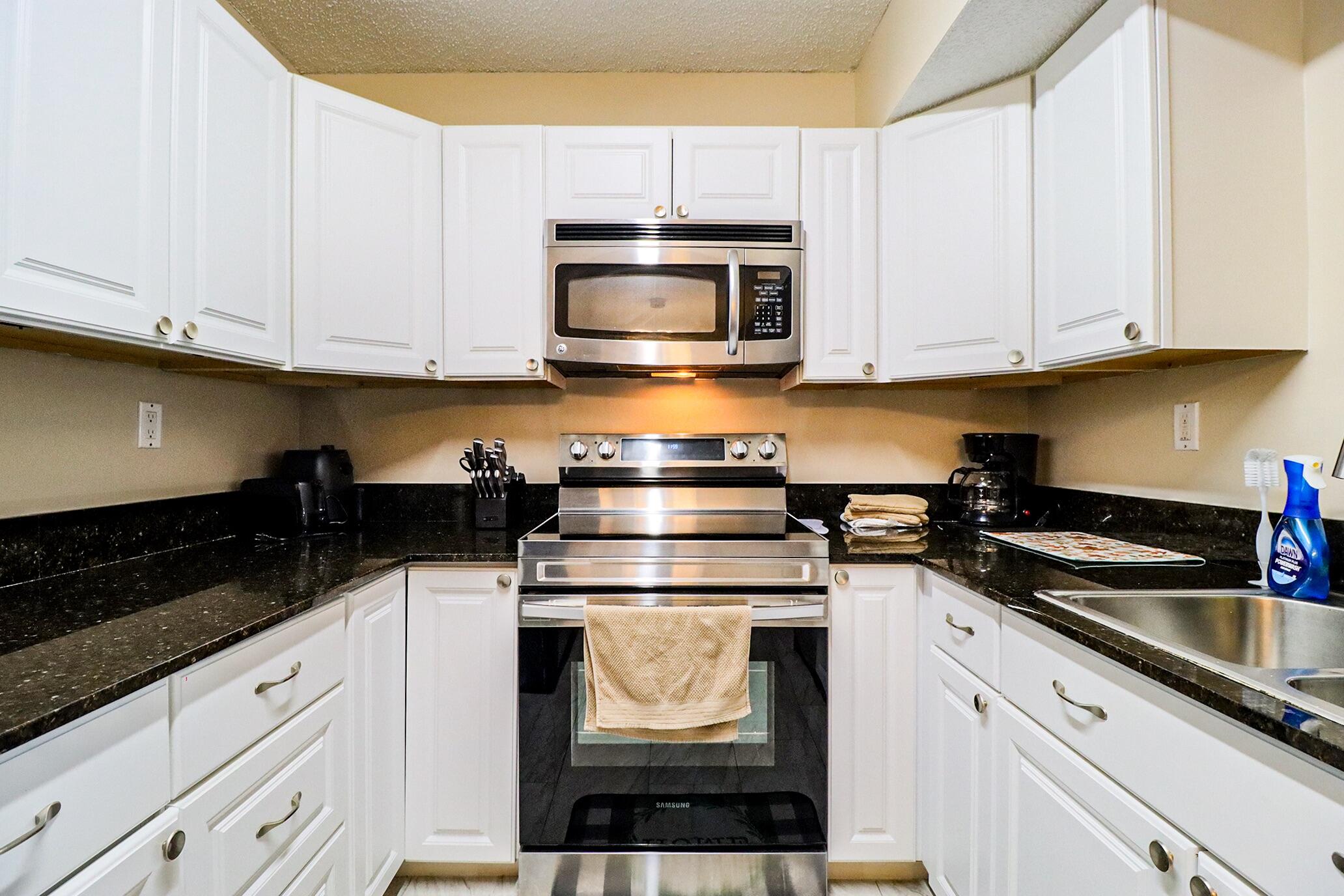 450 Palm Circle 106, Pembroke Pines, FL 33025 photo 25