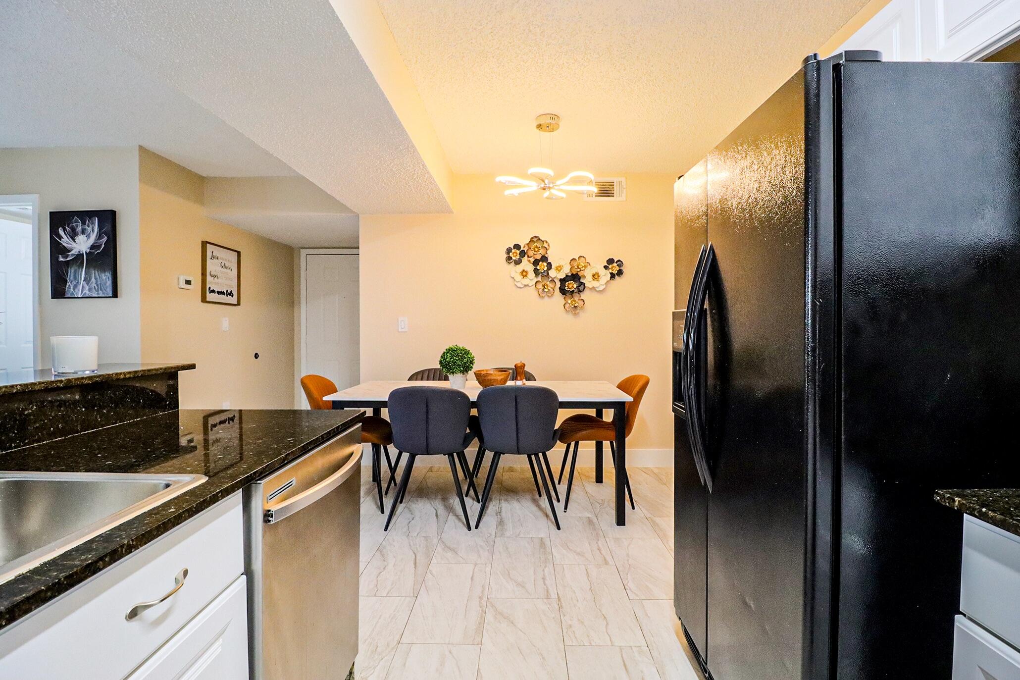 450 Palm Circle 106, Pembroke Pines, FL 33025 photo 27