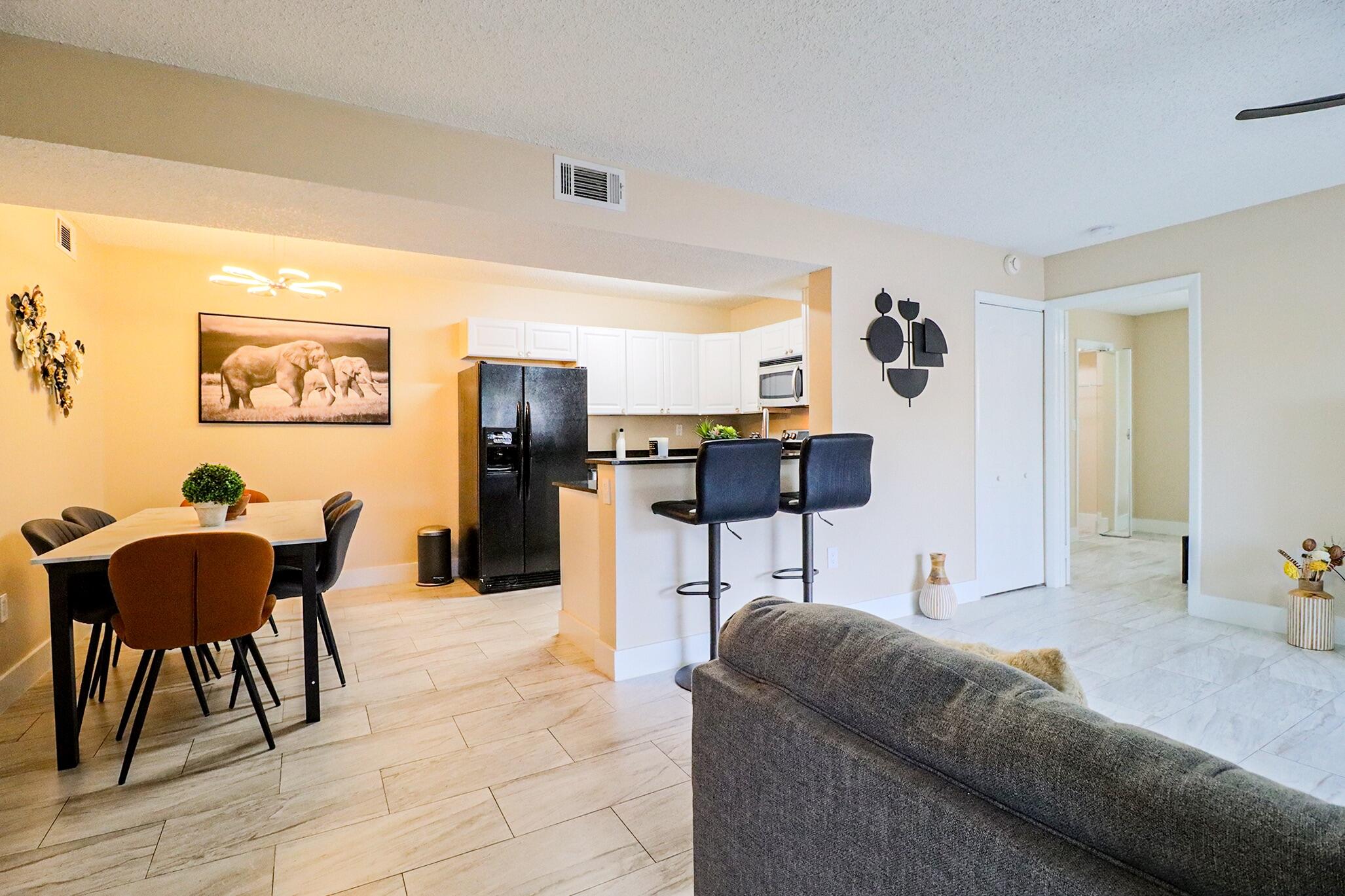450 Palm Circle 106, Pembroke Pines, FL 33025 photo 28
