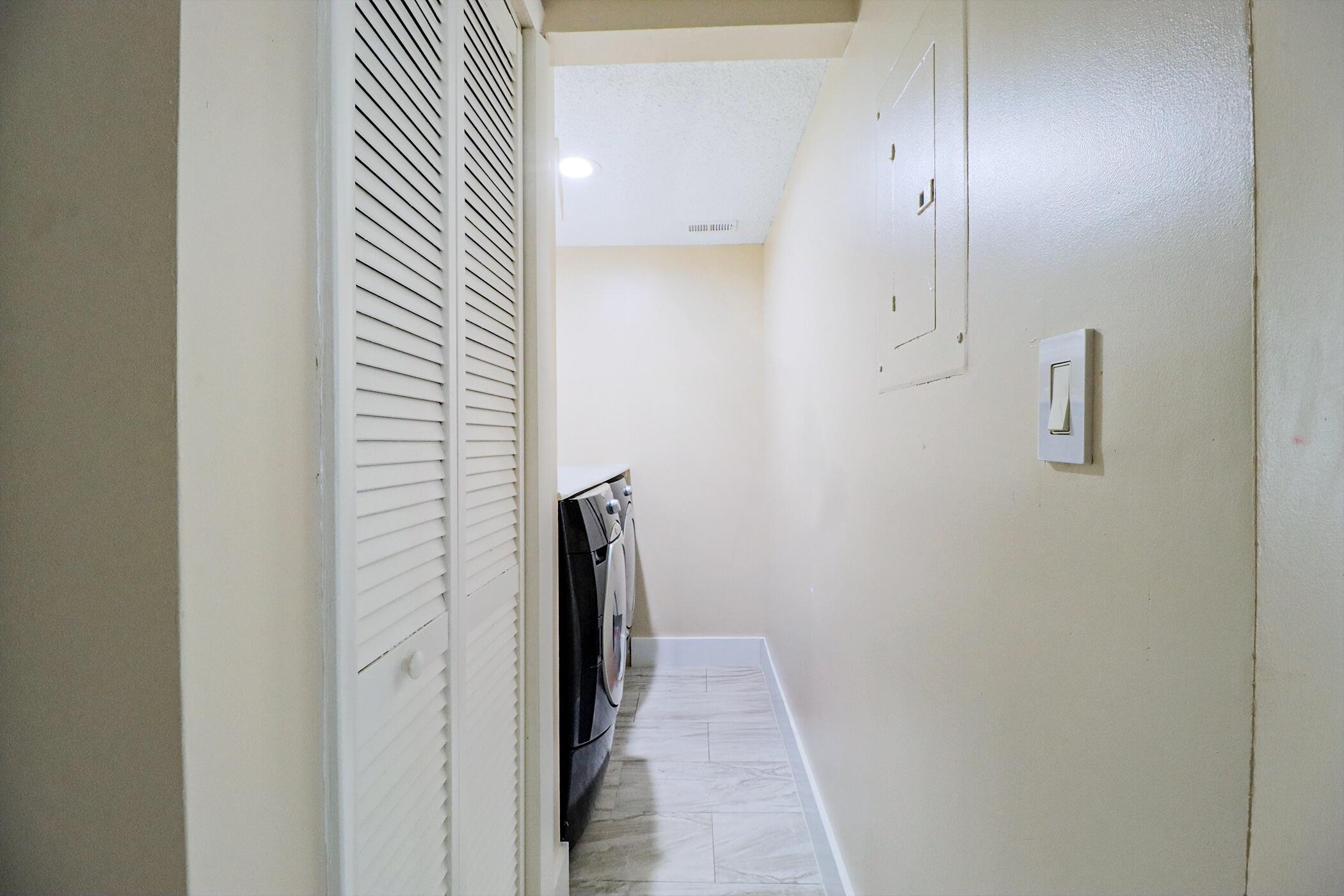 450 Palm Circle 106, Pembroke Pines, FL 33025 photo 8