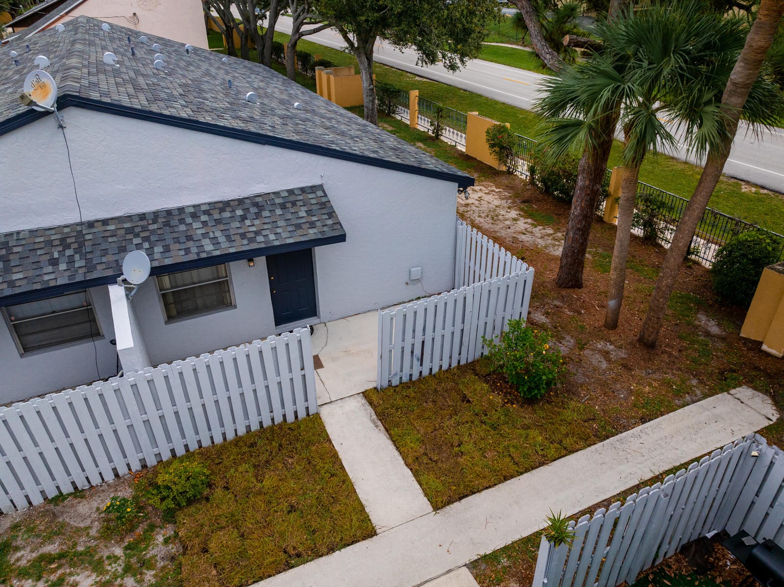 2007 Oleander Boulevard Apt D — photo 3