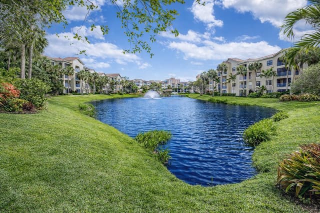 200 Uno Lago Drive 105, Juno Beach, FL 33408