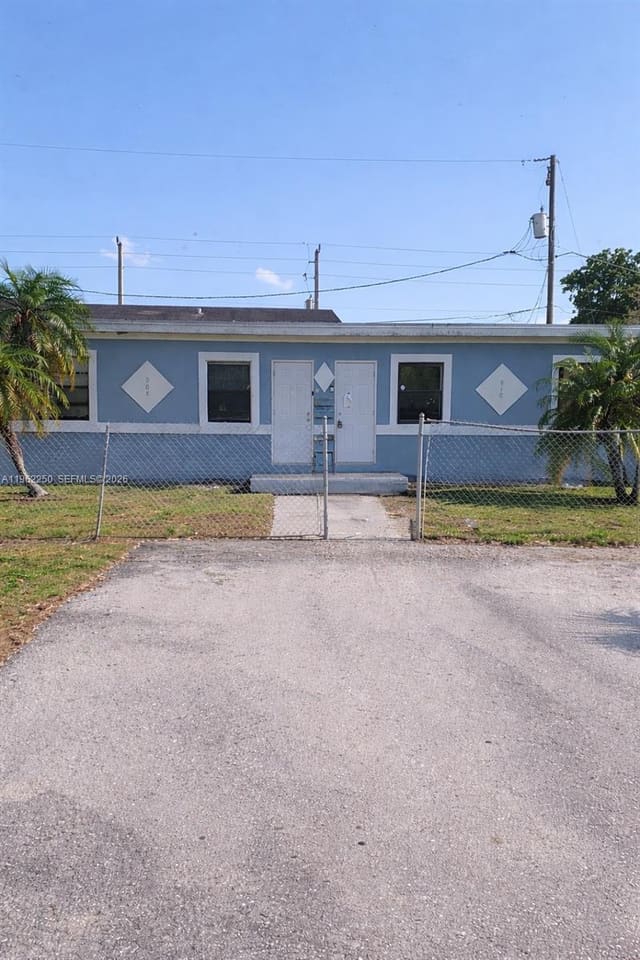 908 SW D Avenue, Belle Glade, FL 33430