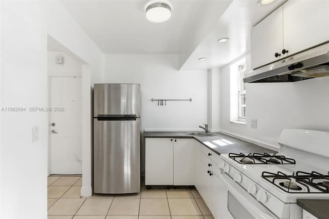 6705 N Kendall Drive 306, sold in Villas Of Pinecrest Condo, Pinecrest, FL