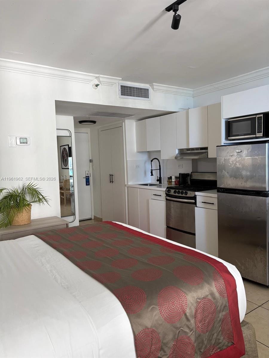 19201 Collins Avenue 820, Sunny Isles Beach, FL 33160 photo 5