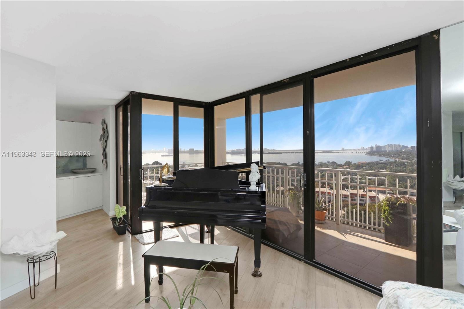 1000 Quayside Terrace 1608 — photo 2