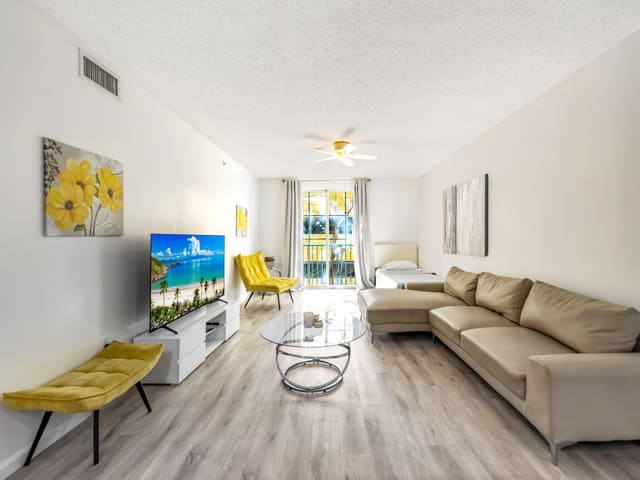 630 S Sapodilla Avenue 218, West Palm Beach, FL 33401